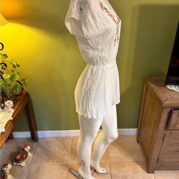Abercrombie & Fitch White Floral Embroidered Romper - Picture 7 of 11